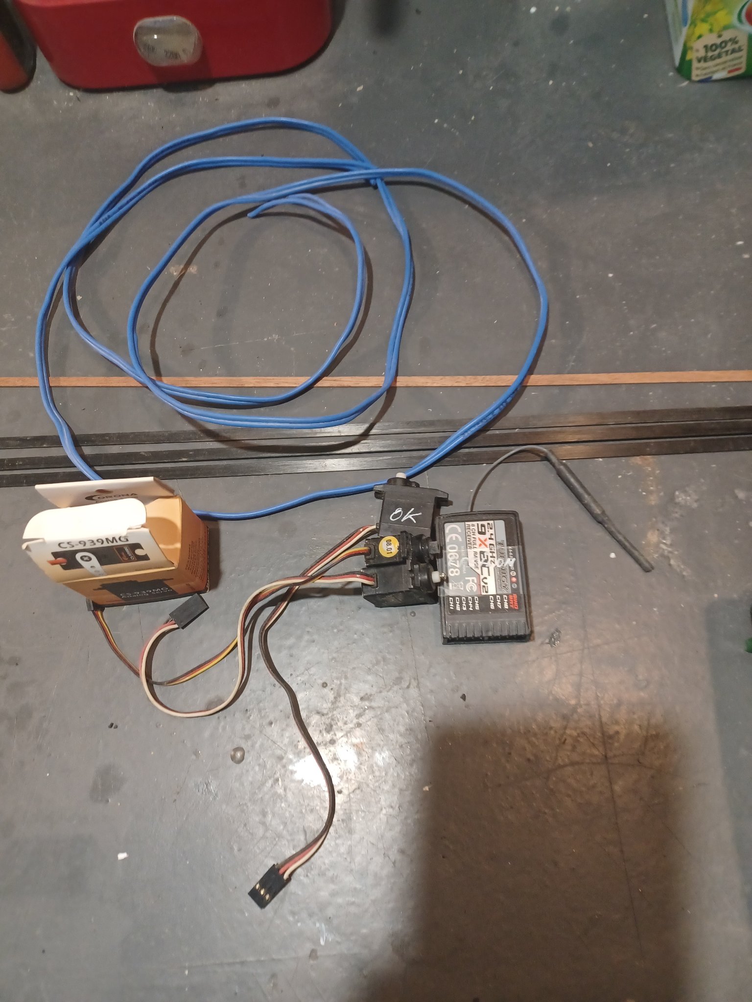 servos et recepteur .jpg