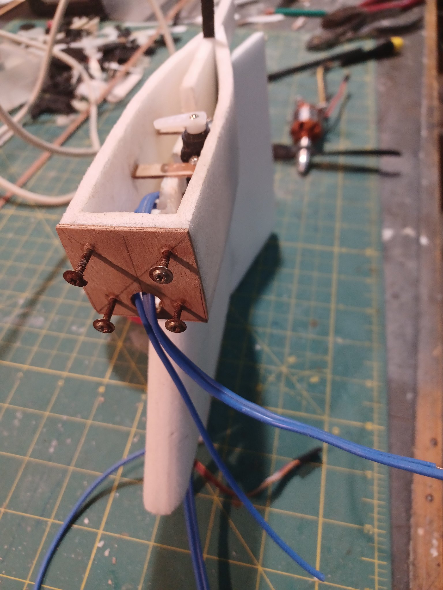 passage cable moteur.jpg