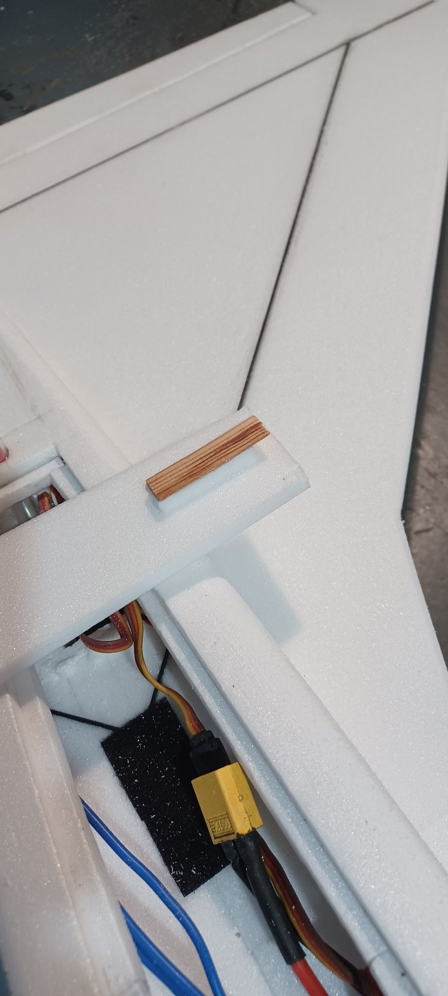 fixation capot 4.jpg