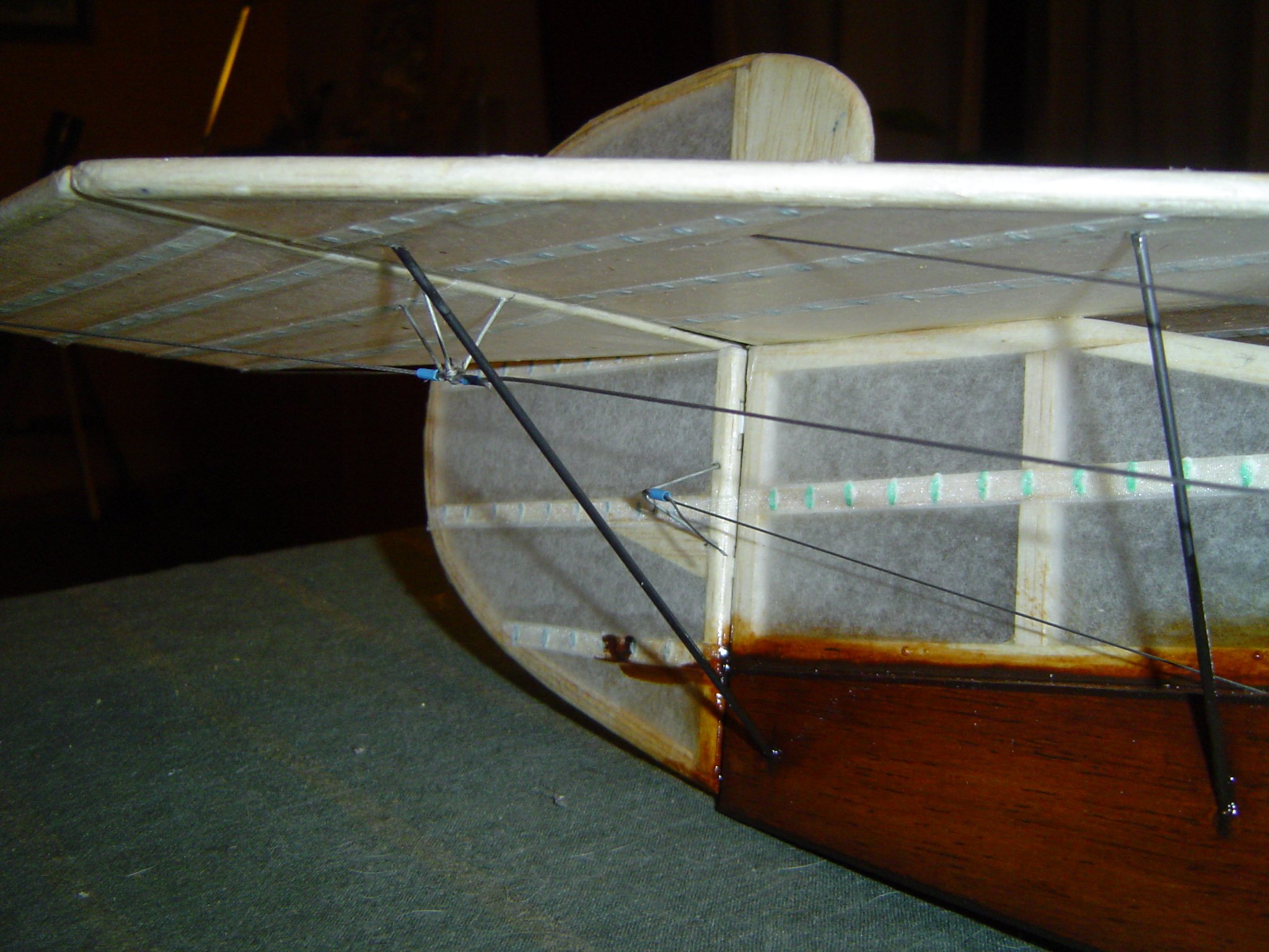 empennage monté,cables posés.JPG