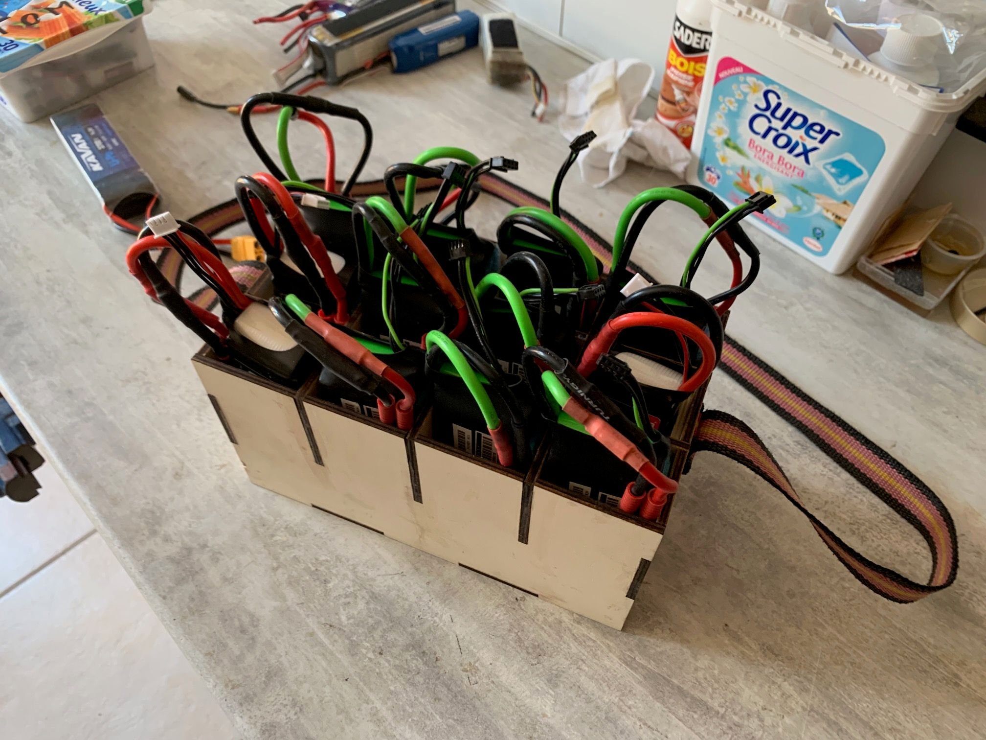 caisse lipos hydravions.jpg